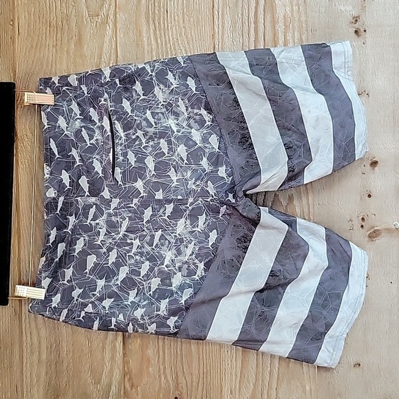 Pelagic Size 30 Sharkskin Americamo Gray Fishing Board Shorts - Picture 5 of 5